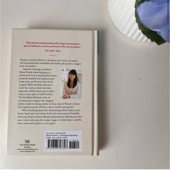Book: The Life-Changing Magic of Tidying Up by Marie Kondo - Picture 8 of 14